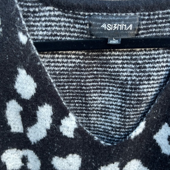 Leopard Print Sweater - Picture 2 of 4